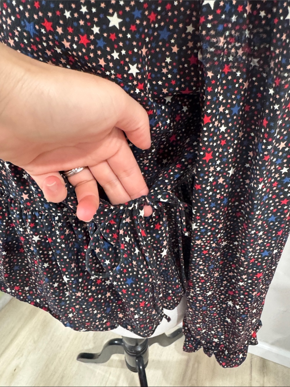 Madewell Ruffle Star Print wrap Blouse 100% silk Black Stars patriotic America - Picture 6 of 9